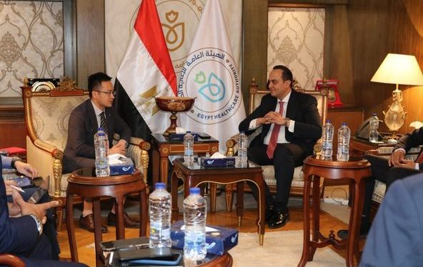 رئيس هيئة الرعاية الصحية يبحث مع المدير الإقليمي لشركة مندراي التعاون ونقل التكنولوجيا من الصين إلى مصر