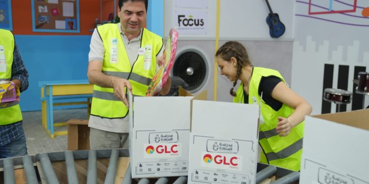 “دهانات GLC” تشارك في مبادرة مدرسة السعادة