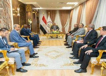 وزير الإنتاج الحربي يستقبل “سفير كوت ديفوار”