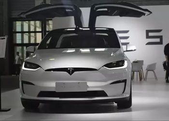 تسلا تستدعي 870 سيارة موديل X مستوردة في الصين