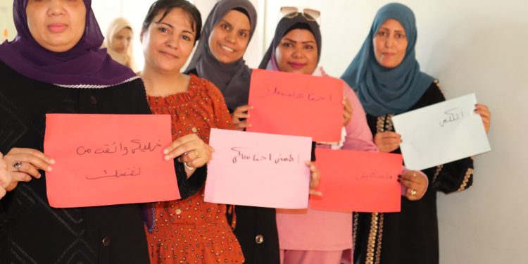 نهوض وتنمية المرأة: تدريب 108 سيدة في فصول “المرأة عربية تتكلم”