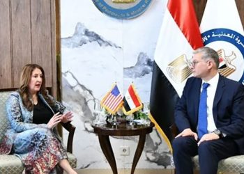 وزير البترول يلتقي السفيرة الأمريكية لبحث ضخ استثمارات جديدة في القطاع