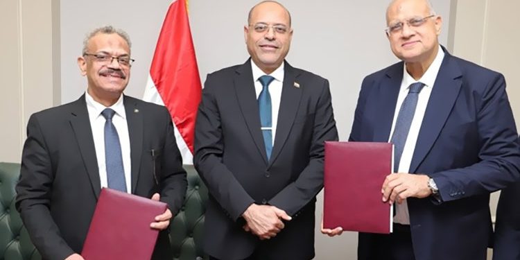 وزير العمل يشهد إتفاقية جماعية تحفظ حقوق 1200 عامل في “ميتالكو”