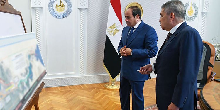 الرئيس السيسي يلتقي رئيس هيئة قناة السويس