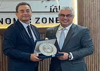 رئيس اقتصادية قناة السويس يستقبل السفير الفرنسي لبحث سبل التعاون في القطاعات ذات الاهتمام المشترك