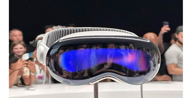 أبل تثير الجدل بنسخة جديدة من نظارة فيجن