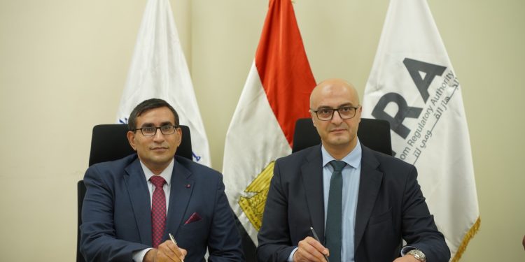 تجديد بروتوكول التعاون بين تنظيم الاتصالات ومعهد الاتصالات لتطوير منظومة قياس قدرة محطات المحمول