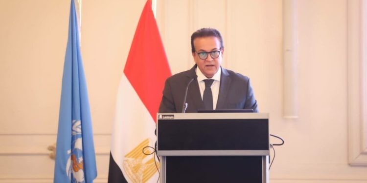 وزير السياحة يتفقد مبنى المجلس الأعلى للآثار بالعباسية ويتحدث مع الموظفين والعاملين