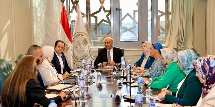 وزير التربية والتعليم يبحث مع مؤسسة “حياة كريمة” تعزيز أوجه التعاون بين الوزارة والمؤسسة