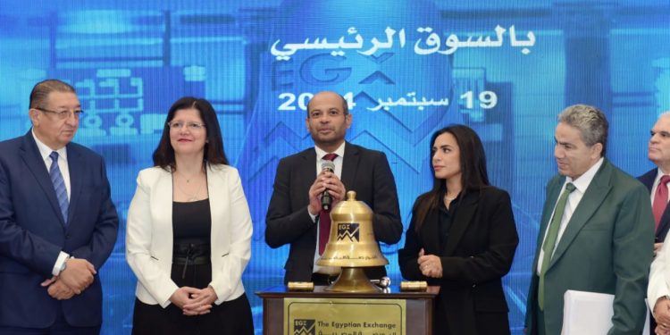 رئيس البورصة يشارك قيادات الشركة الدولية للأسمدة والكيماويات فعالية “قرع الجرس”