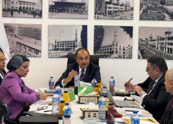 وزير قطاع الأعمال العام يجتمع برؤساء شركات “القابضة للتشييد” لمتابعة مؤشرات الأداء وموقف المشروعات