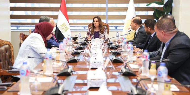 وزيرة التنمية تتابع مع عدد من قيادات الوزارة الموقف التنفيذي لخطة تطوير ورفع كفاءة المجازر