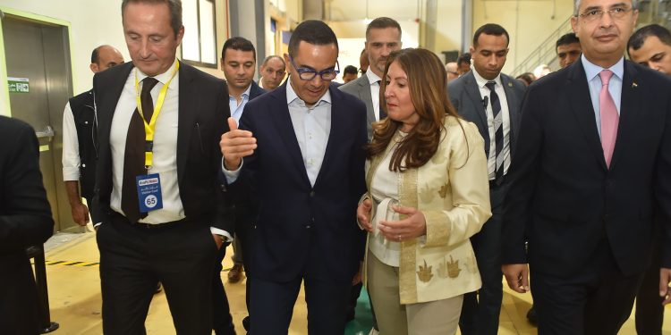 وزير التعليم العالي يتفقد جامعة حلوان ويطمئن على انتظام الدراسة بها