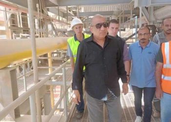 وزير الكهرباء والطاقة المتجددة فى زيارة مفاجئة لمحطة توليد كهرباء العين السخنة