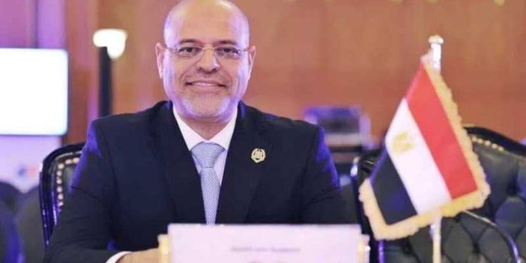 وزير العمل يُعلن بدء اجراءات استخراج شهادات مستوى المهارة وتراخيص مزاولة الحرفة للعمالة غير المنتظمة