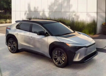 تويوتا تحذر من التحول للسيارات الكهربائية: وظائف كثيرة ستختفي