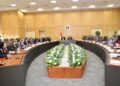 كامل الوزير يعقد اجتماعاً موسعاً مع وزير التعليم العالي والبحث العلمي