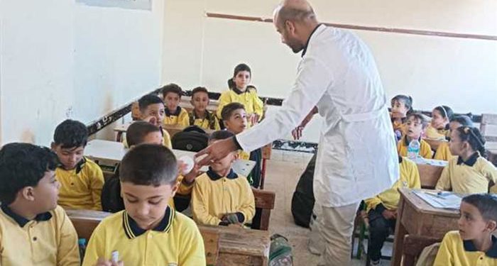 الصحة تطلق حملات وقائية للفحص والكشف المبكر وعلاج أمراض البلهارسيا والطفيليات المعوية لطلاب المدارس
