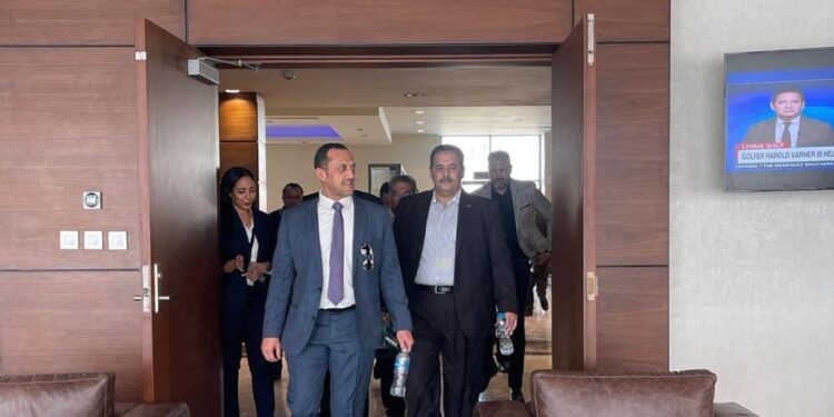 رئيس القابضة للمطارات يتفقد مطار برج العرب الدولي