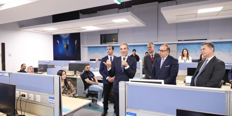 وزير الاتصالات يزور مركز تميز Dell Technologies الأمريكية