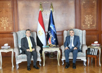 الفريق أسامة ربيع يبحث سبل التعاون المشترك مع السفير الياباني في مجالات التدريب والتحول الأخضر