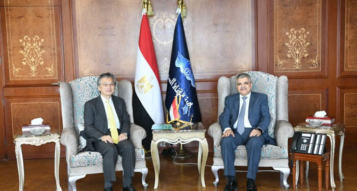 الفريق أسامة ربيع يبحث سبل التعاون المشترك مع السفير الياباني في مجالات التدريب والتحول الأخضر