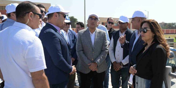 رئيس الوزراء يتفقد مستشفى سمالوط المركزي لمتابعة جوانب التطوير والخدمات المقدمة