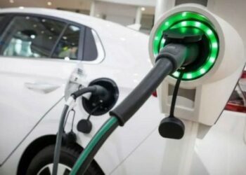 رئيس رابطة التجار: إنتاج مصر للسيارات الكهربائية يحل أزمة الدولار