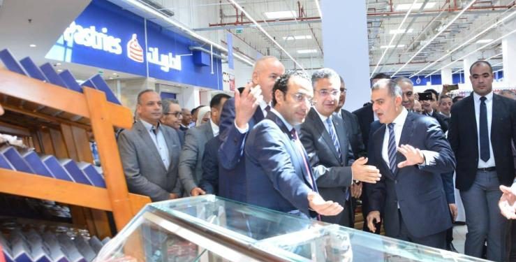 وزير التموين يفتتح أحدث فروع سلاسل “هايبر وان” ماركت بمدينة بدر
