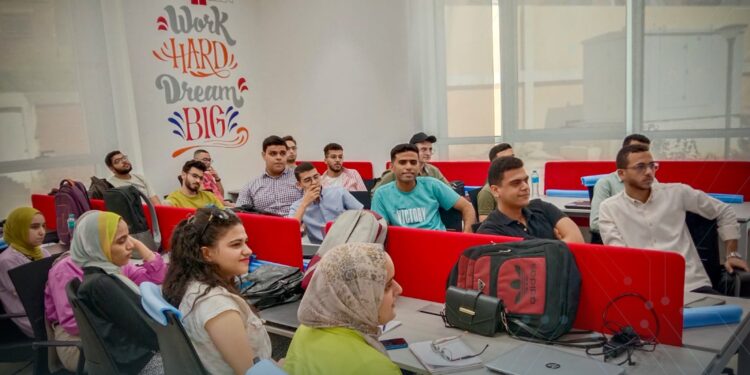 1700 طالب ينهون تدريبهم في برنامج إيتيدا ومعهد الاتصالات الصيفي 2024