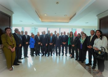 البنك الأهلي يكرم “هشام عكاشة” وأعضاء مجلس الإدارة بمناسبة انتهاء مدتهم