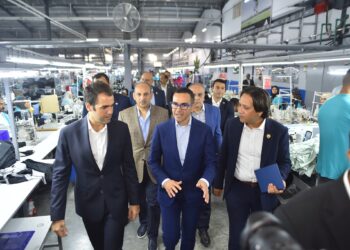 وزير الاستثمار يتفقد عدد من المصانع بالمنطقة الصناعية الحرة بمحافظة الإسماعيلية