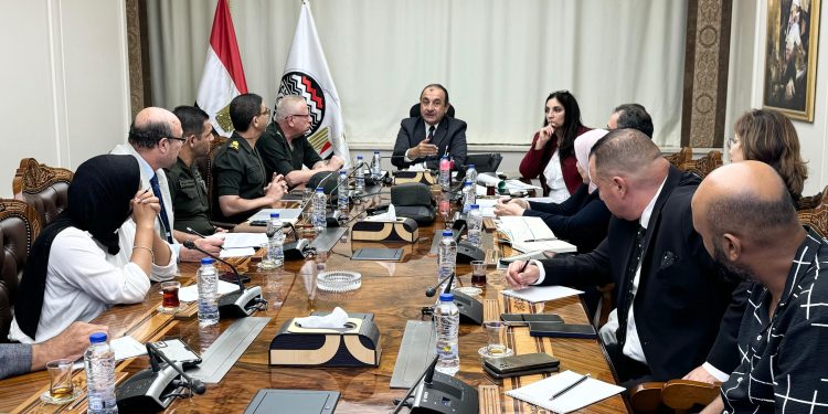 وزير قطاع يتابع مستجدات تنفيذ مشروع تطوير شركة مصر للغزل والنسيج وصباغي البيضا بكفر الدوار