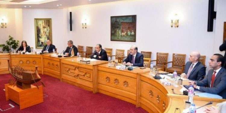 وزير الخارجية والهجرة يستقبل رئيس وزراء ولاية بافاريا الألمانية