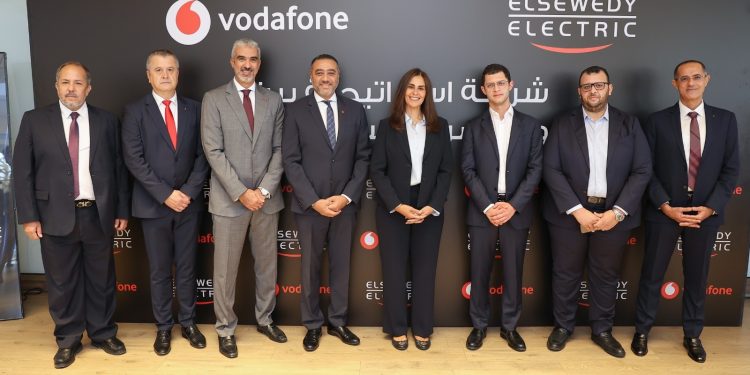 ڤودافون ومجموعة السويدي اليكتريك توقعان شراكة استراتيجية لتعزيز وتوطين صناعة معدات الاتصالات