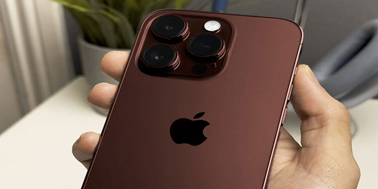 هاتف iphone 15 الهاتف الأكثر مبيعًا فى العالم خلال 2024