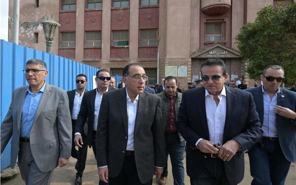 رئيس الوزراء يبدأ جولة تفقدية بعدد من المنشآت الصحية بمحافظتي الجيزة والقاهرة