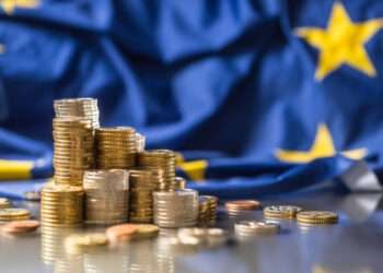 عضو بالمركزي الأوروبي: يجب خفض أسعار الفائدة الشهر المقبل