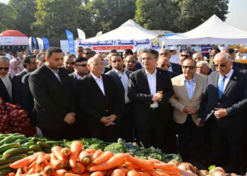 وزير التموين والتجارة الداخلية يفتتح “سوق اليوم الواحد” في حلوان