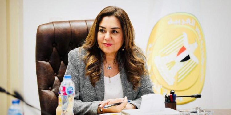 وزيرة التنمية تتلقي تقريراً عن جهود “مشروعك” منذ انطلاقه وحتى نوفمبر