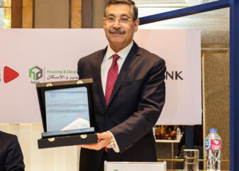 بنك التعمير والإسكان يشارك في تحالف مصرفي يضم ثمانية بنوك لمنح تمويلاً مشتركاً بقيمة 4.4 مليار جنيه مصري