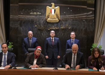 مدبولي يشهد توقيع مذكرتي تفاهم لانتاج الكهرباء من الطاقات الجديدة والمتجددة (شمسي و رياح)