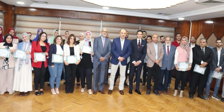 وزير قطاع الأعمال يشهد تسليم شهادات برنامج تدريبي لرفع قدرات مهندسي شركات القابضة للتشييد