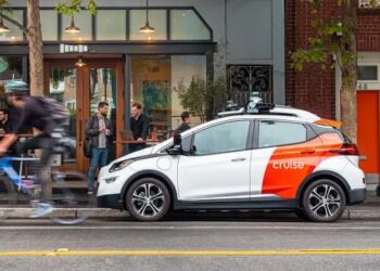 500 ألف دولار غرامة على كروز لتقديم تقرير كاذب عن حادث