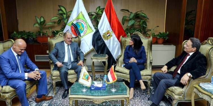 تنفيذًا لتوجيهات السيسي.. المشاط: تسليم أحد مقرات الوزارة بوسط القاهرة مقرًا لاتحاد الصحفيين العرب