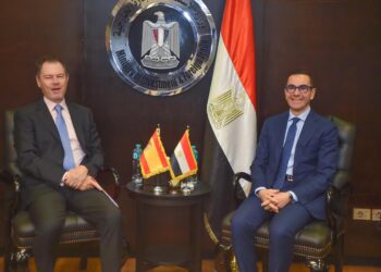 وزير الاستثمار يبحث مع السفير الإسباني بالقاهرة سبل تعزيز العلاقات الاقتصادية بين البلدين