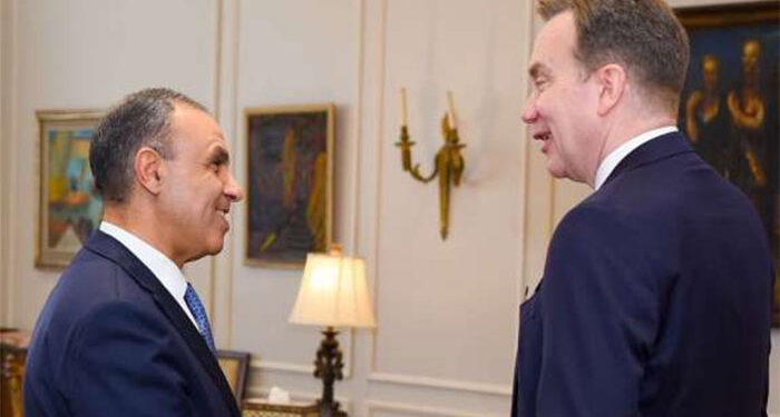 وزير الخارجية والهجرة يستقبل رئيس المُنتدي الاقتصادي العالمي