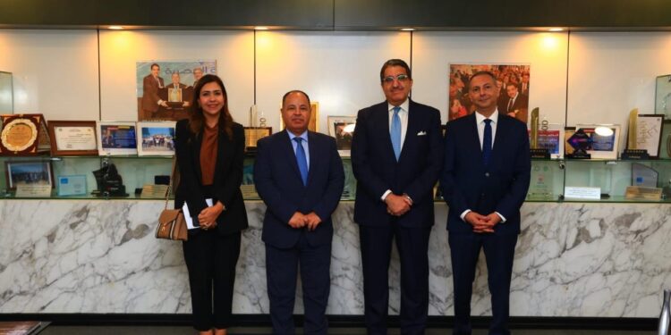 مجلس الوزراء يوافق على تعاقد “التأمين الصحي الشامل” مع “إي هيلث” لتشغيل الخدمات الإلكترونية