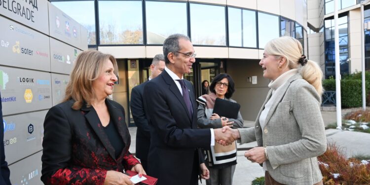 وزير الاتصالات يبحث تعزيز التعاون فى التحول الرقمى وتطوير البنية التحتية الرقمية مع صربيا