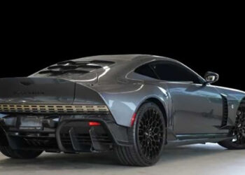 أستون مارتن تطلق أول سيارة مانيوال بمحرك V12